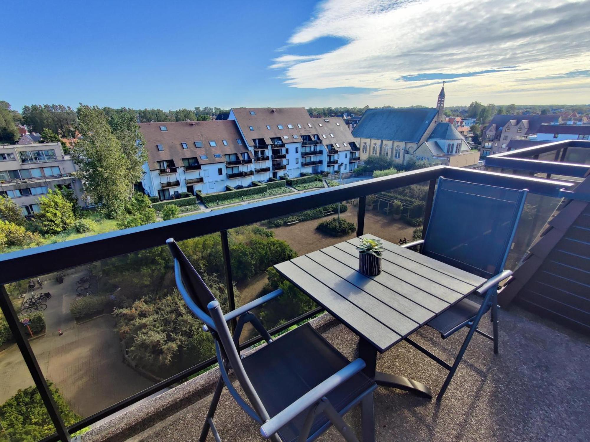 Recent Vernieuwd Appartement Met Zeezicht En Een Gratis Parkeerplaats Koksijde Exterior photo