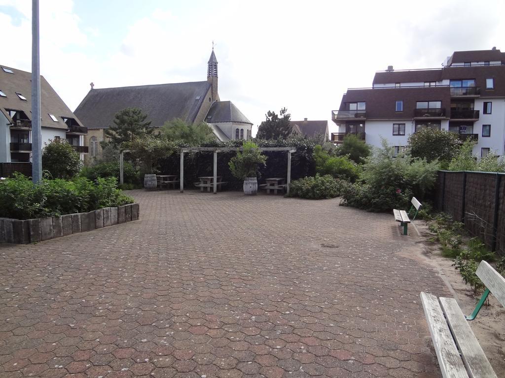 Recent Vernieuwd Appartement Met Zeezicht En Een Gratis Parkeerplaats Koksijde Exterior photo