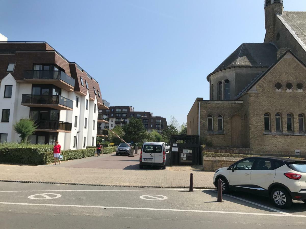 Recent Vernieuwd Appartement Met Zeezicht En Een Gratis Parkeerplaats Koksijde Exterior photo